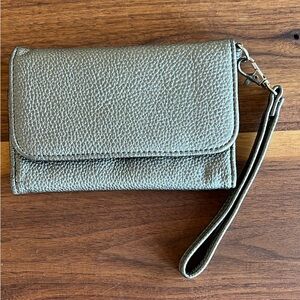 Wristlet wallet
